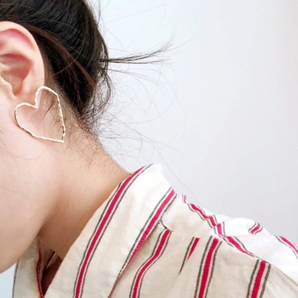 Carved Heart Outline Gold Stud Earrings - Picture 2 of 7